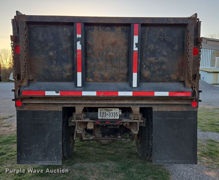 image for item DW8611 1996 International 4700 dump truck