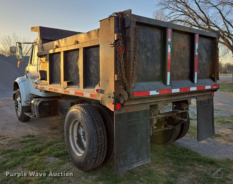 image for item DW8611 1996 International 4700 dump truck