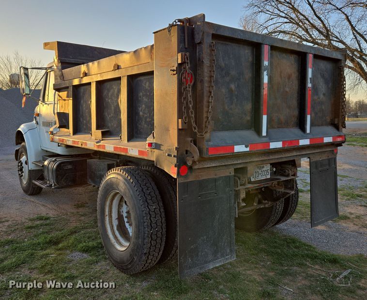 image for item DW8611 1996 International 4700 dump truck