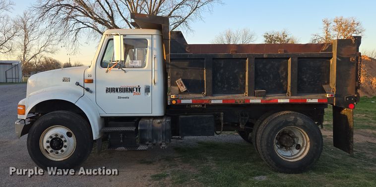 image for item DW8611 1996 International 4700 dump truck