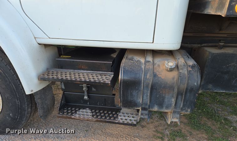 image for item DW8611 1996 International 4700 dump truck