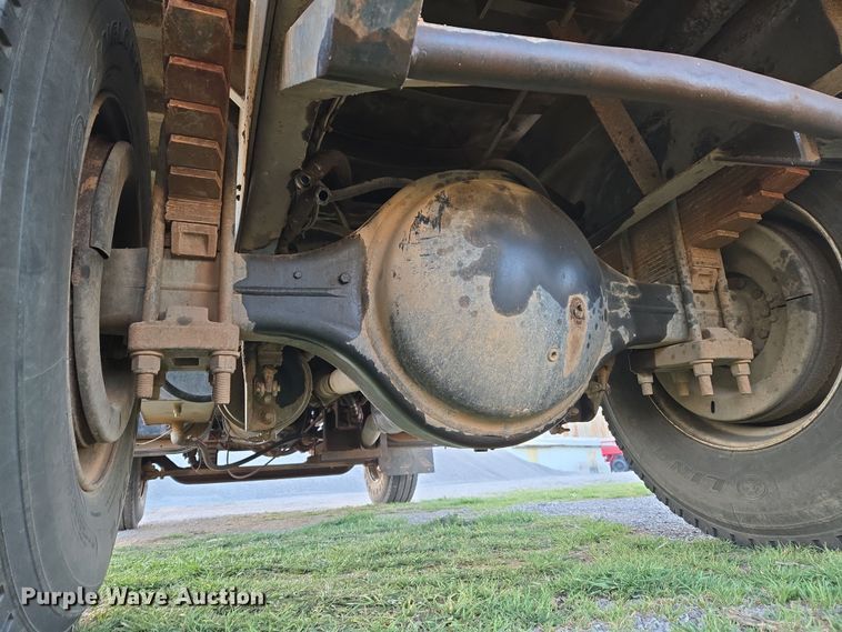 image for item DW8611 1996 International 4700 dump truck