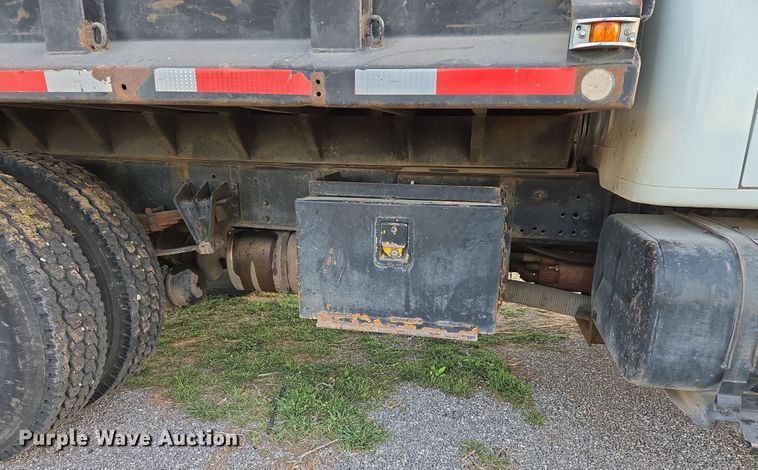 image for item DW8611 1996 International 4700 dump truck