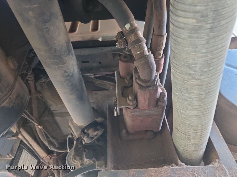 image for item DW8611 1996 International 4700 dump truck