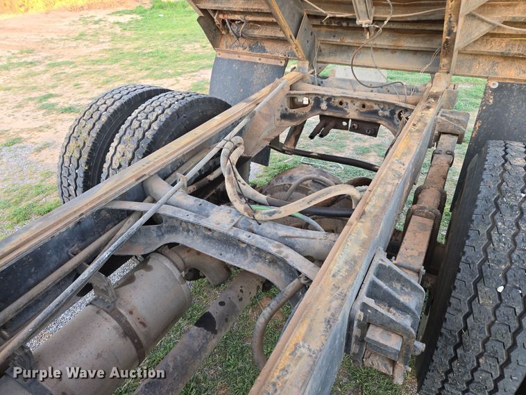 image for item DW8611 1996 International 4700 dump truck