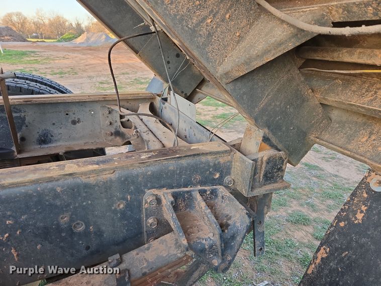 image for item DW8611 1996 International 4700 dump truck