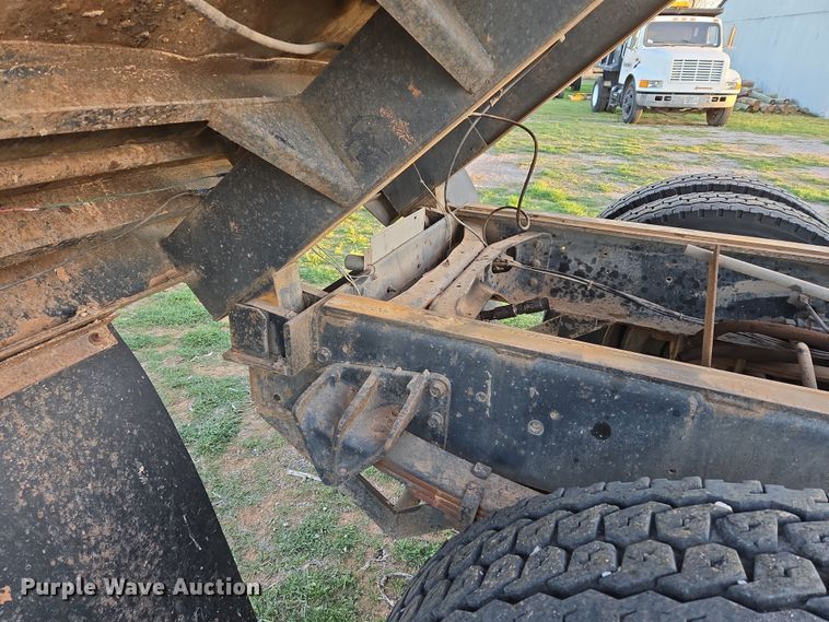 image for item DW8611 1996 International 4700 dump truck