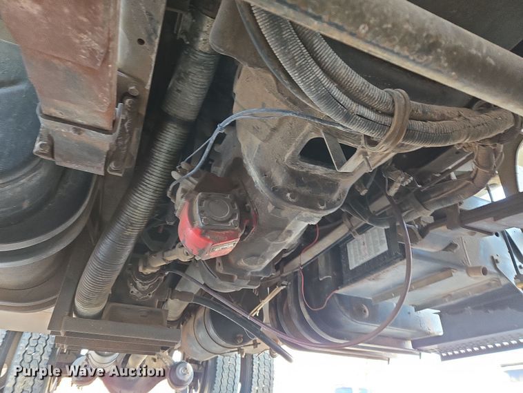 image for item DW8611 1996 International 4700 dump truck