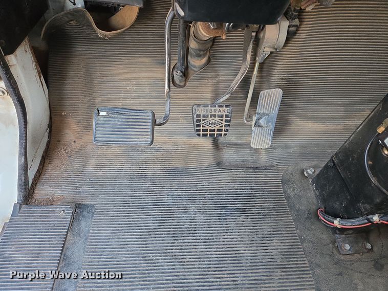 image for item DW8611 1996 International 4700 dump truck