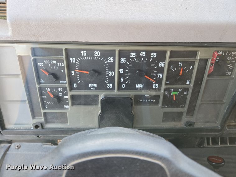 image for item DW8611 1996 International 4700 dump truck