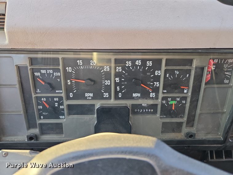 image for item DW8611 1996 International 4700 dump truck