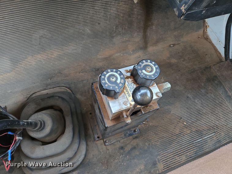 image for item DW8611 1996 International 4700 dump truck