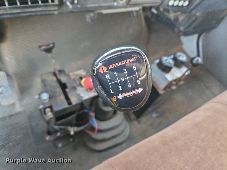 image for item DW8611 1996 International 4700 dump truck