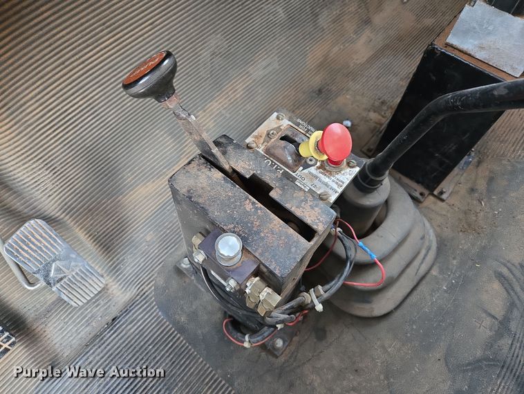 image for item DW8611 1996 International 4700 dump truck