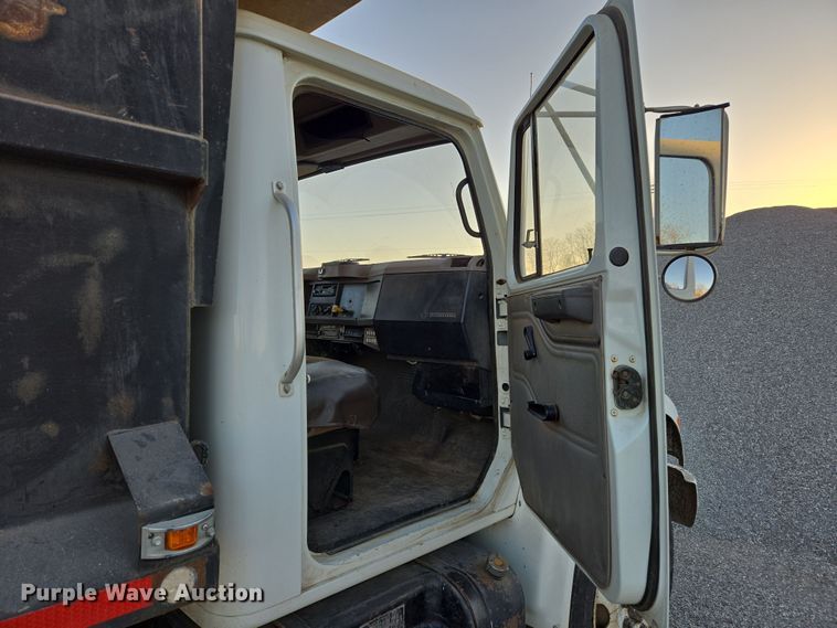 image for item DW8611 1996 International 4700 dump truck