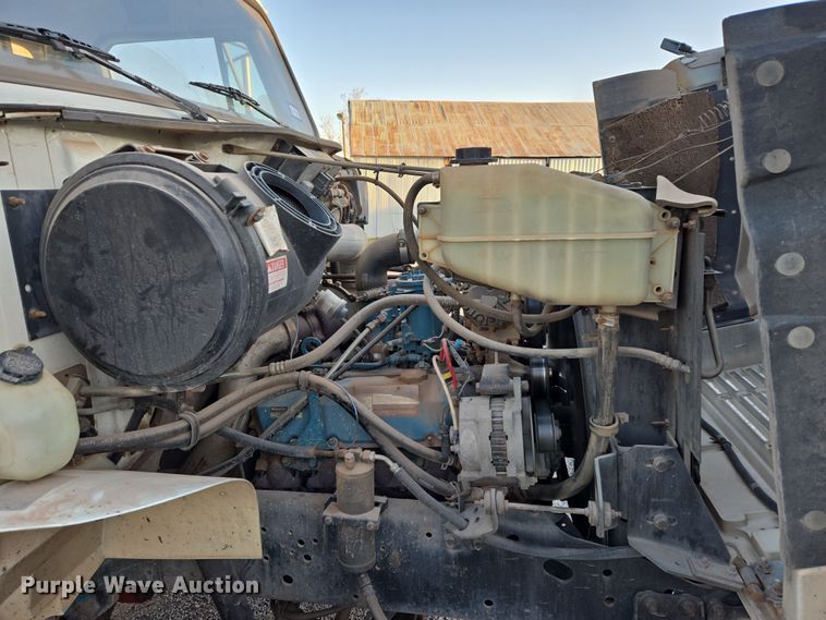 image for item DW8611 1996 International 4700 dump truck