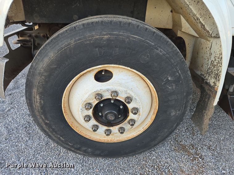 image for item DW8611 1996 International 4700 dump truck