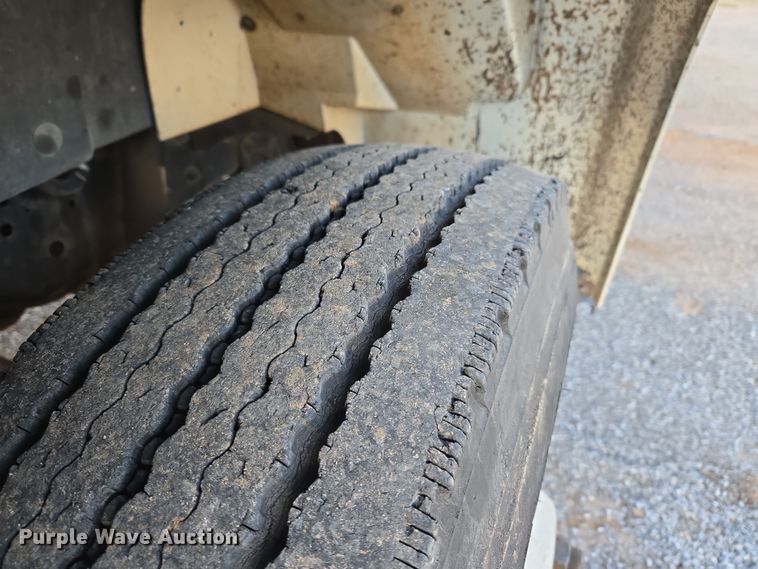 image for item DW8611 1996 International 4700 dump truck