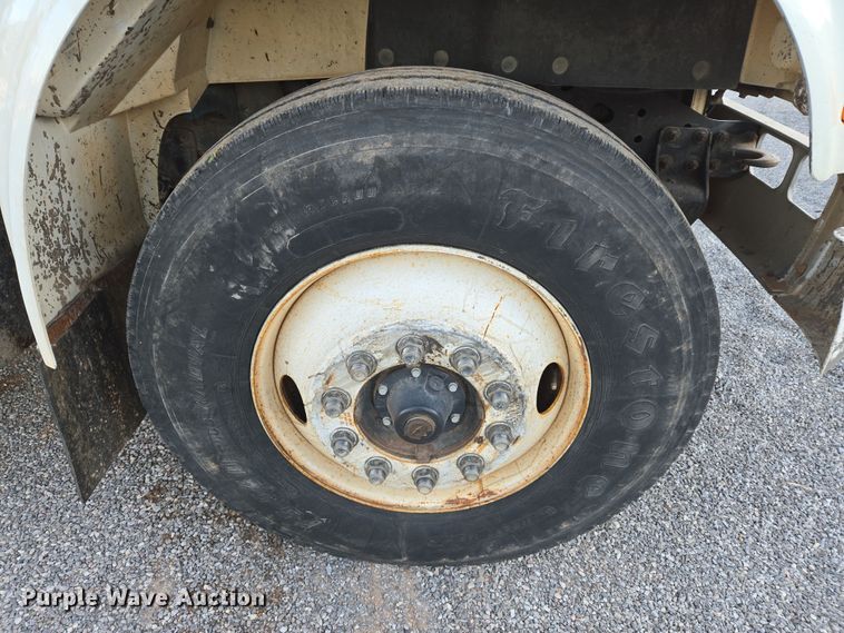 image for item DW8611 1996 International 4700 dump truck