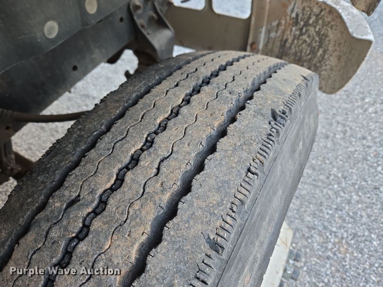 image for item DW8611 1996 International 4700 dump truck