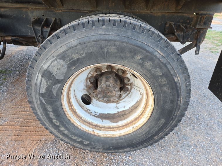 image for item DW8611 1996 International 4700 dump truck