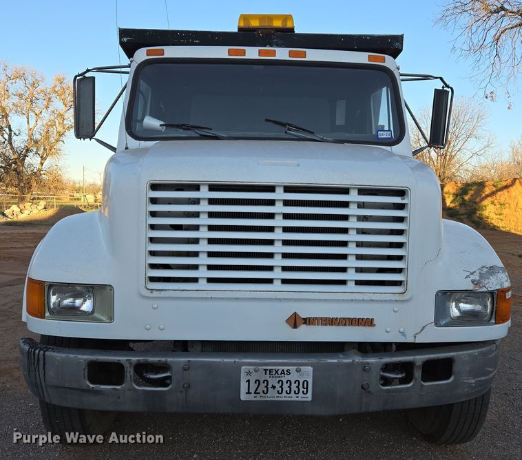 image for item DW8612 1990 International 4600 dump truck