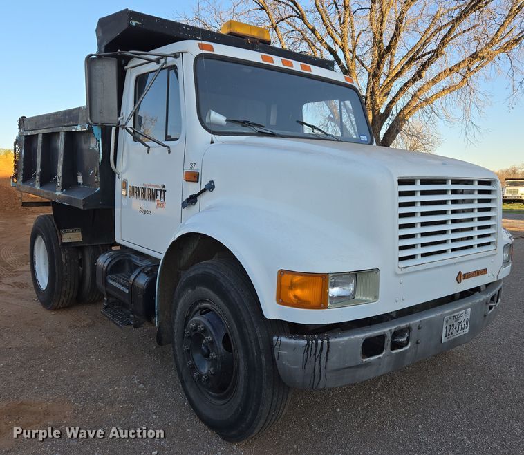image for item DW8612 1990 International 4600 dump truck