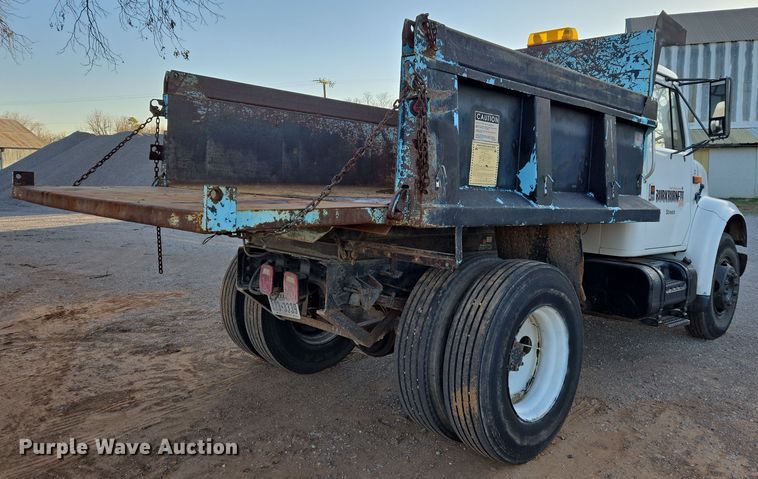 image for item DW8612 1990 International 4600 dump truck