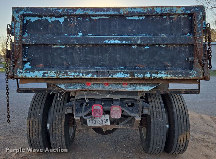 image for item DW8612 1990 International 4600 dump truck