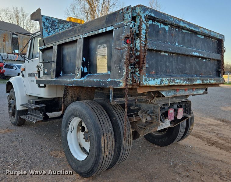 image for item DW8612 1990 International 4600 dump truck