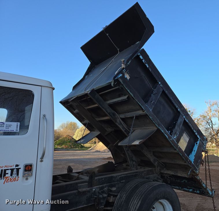 image for item DW8612 1990 International 4600 dump truck