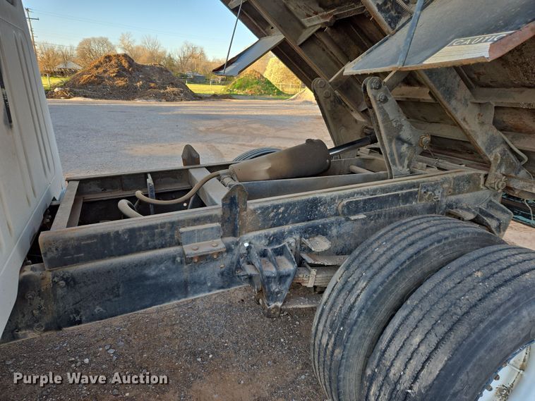 image for item DW8612 1990 International 4600 dump truck