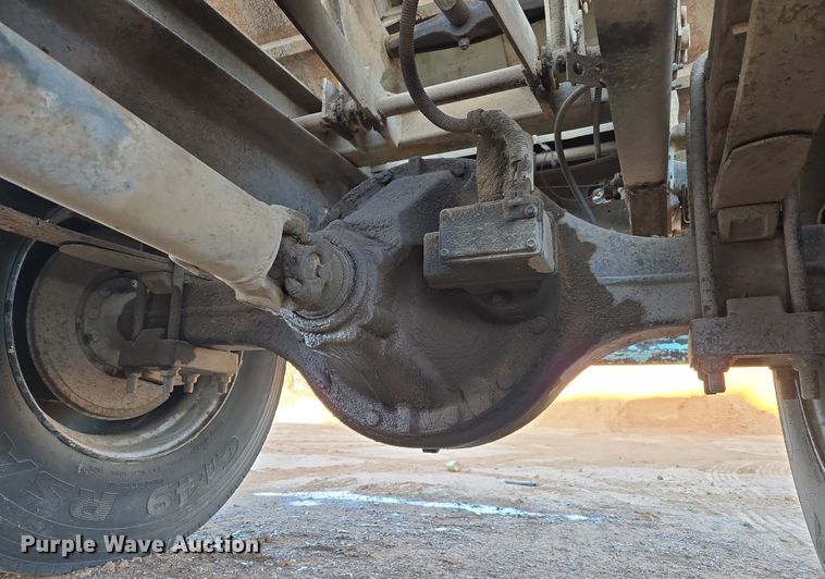 image for item DW8612 1990 International 4600 dump truck