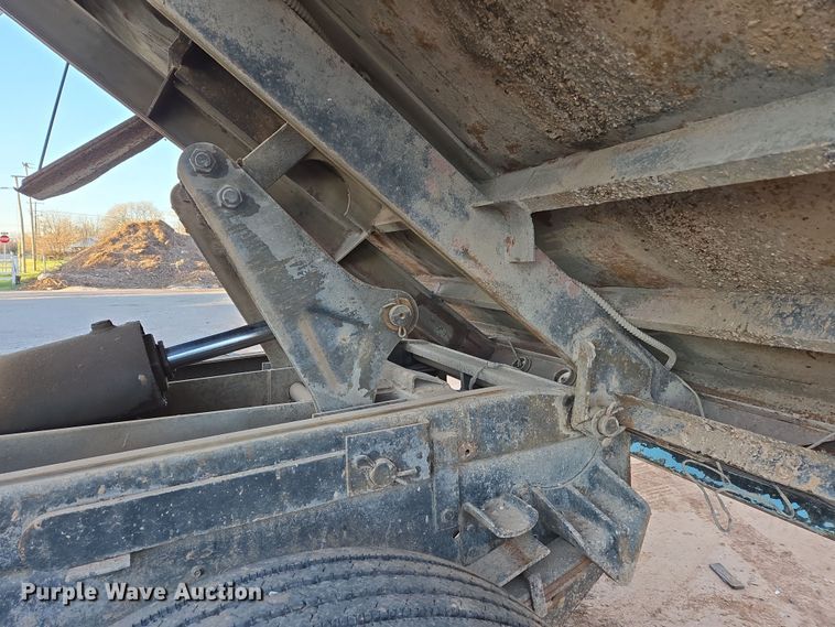 image for item DW8612 1990 International 4600 dump truck