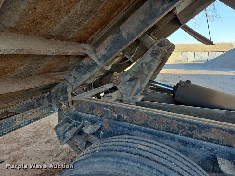 image for item DW8612 1990 International 4600 dump truck
