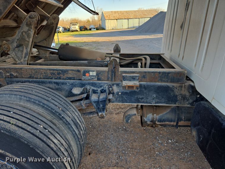 image for item DW8612 1990 International 4600 dump truck