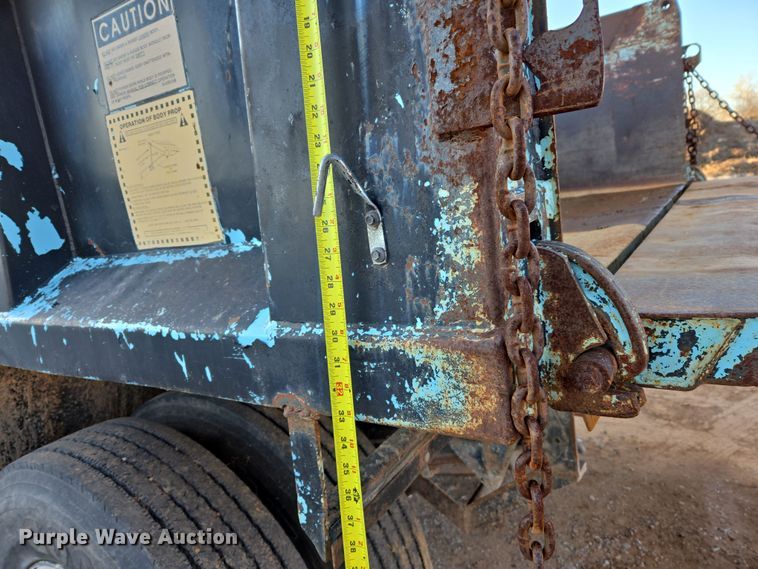 image for item DW8612 1990 International 4600 dump truck