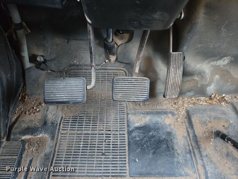 image for item DW8612 1990 International 4600 dump truck