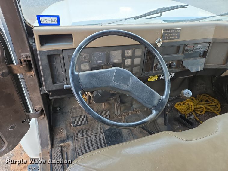 image for item DW8612 1990 International 4600 dump truck