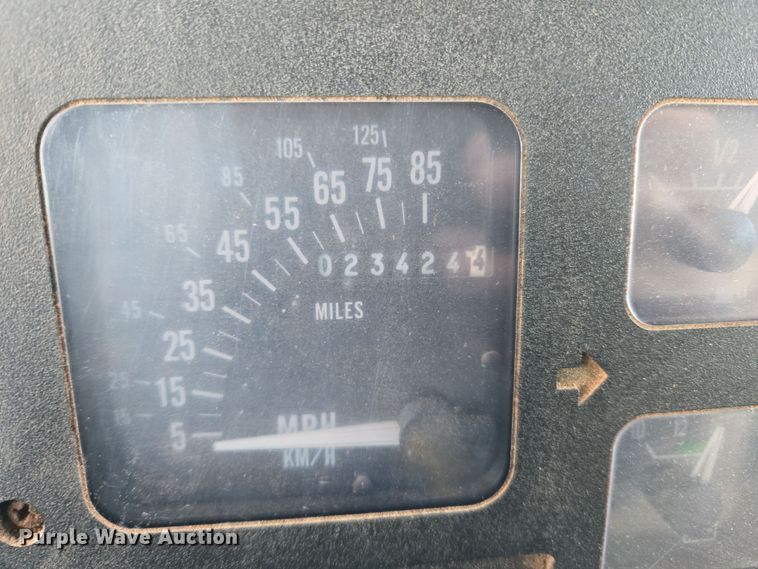 image for item DW8612 1990 International 4600 dump truck