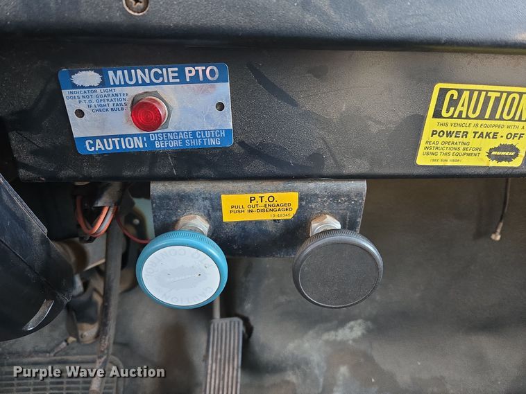 image for item DW8612 1990 International 4600 dump truck