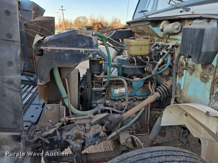 image for item DW8612 1990 International 4600 dump truck