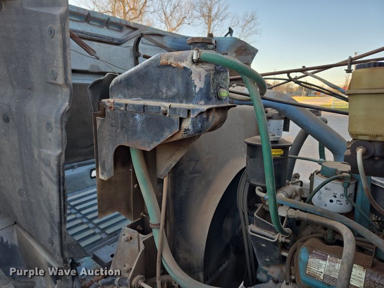 image for item DW8612 1990 International 4600 dump truck