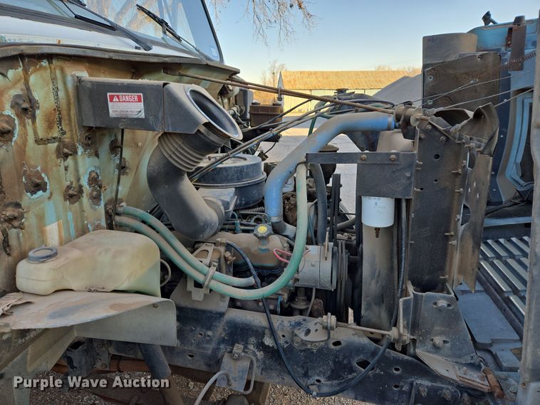 image for item DW8612 1990 International 4600 dump truck