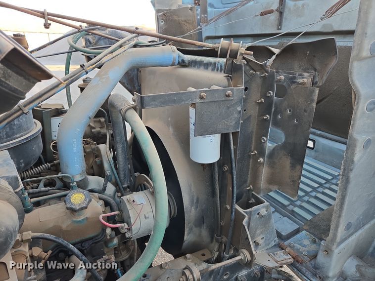 image for item DW8612 1990 International 4600 dump truck