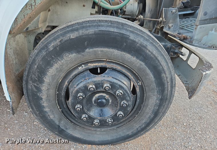 image for item DW8612 1990 International 4600 dump truck