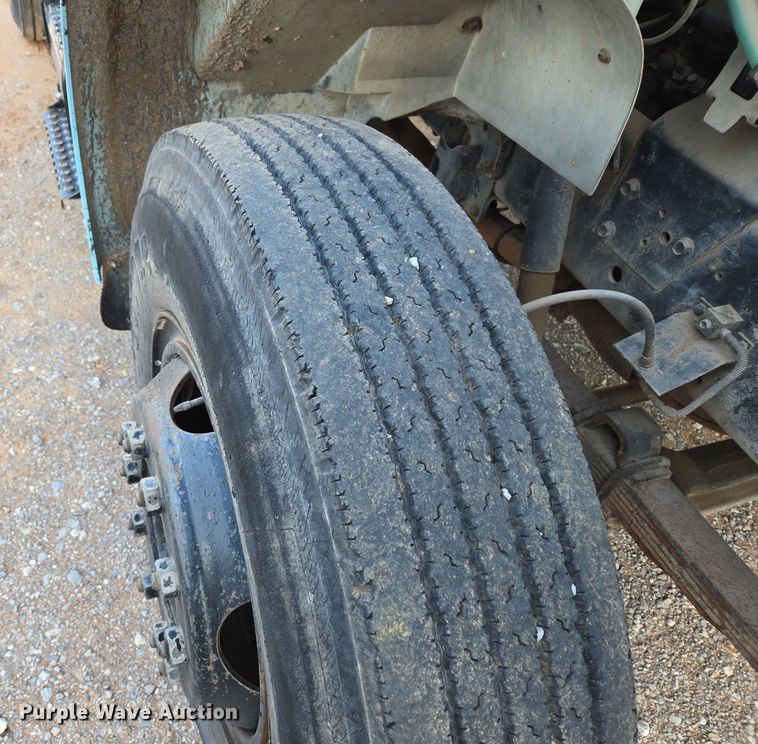 image for item DW8612 1990 International 4600 dump truck