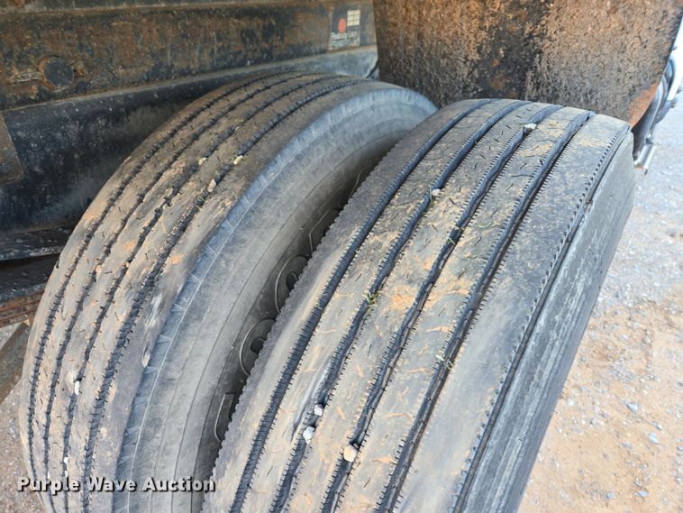 image for item DW8612 1990 International 4600 dump truck