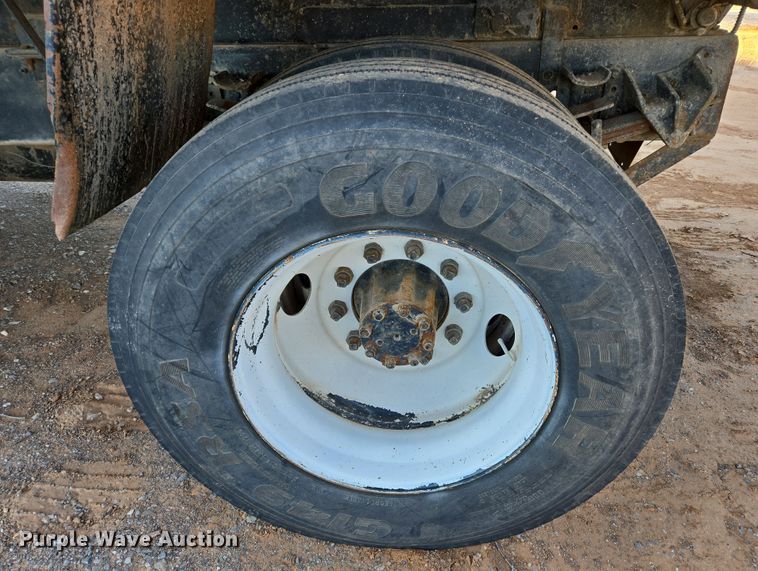 image for item DW8612 1990 International 4600 dump truck