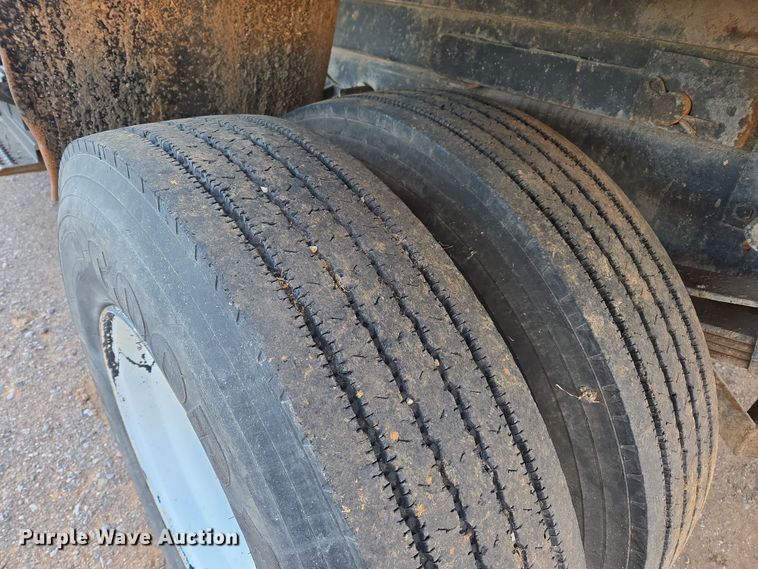 image for item DW8612 1990 International 4600 dump truck